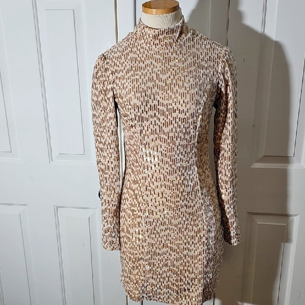 FRANCESCAS Elegant‎ Cream W/gold Sequins Patterned Dress Low Back. Med NWT